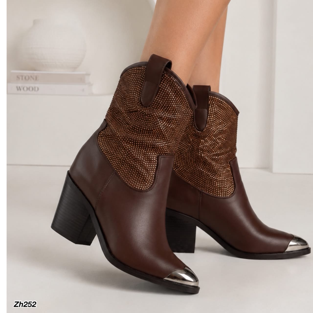 Botin texano café apliques dorado brillante punta plateado tacon 8cm HX3177-C1209